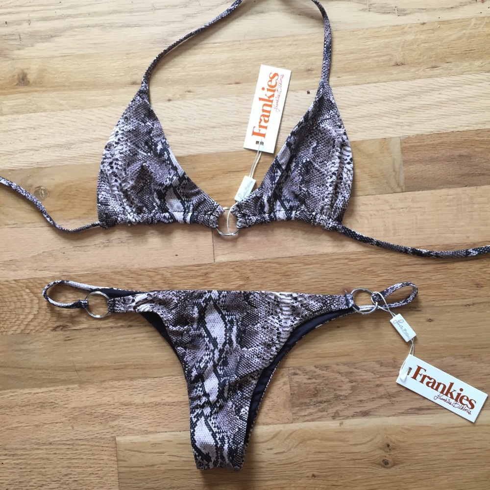 Frankie’s Bikinis Boa set in Snakeskin M